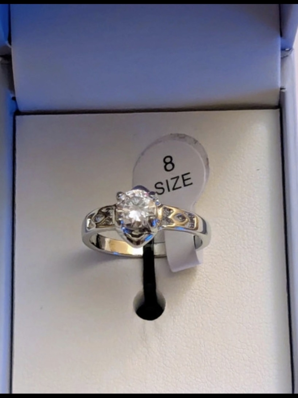 BNIB Solitaire Halo Engagement Ring with Moissirate  Stone - Size 8